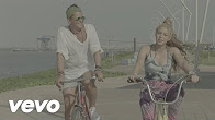 Carlos Vives, Shakira - La Bicicleta (Official Video)